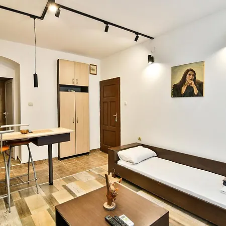 아파트 Budget Studio For 2 Nearby Center 바르나