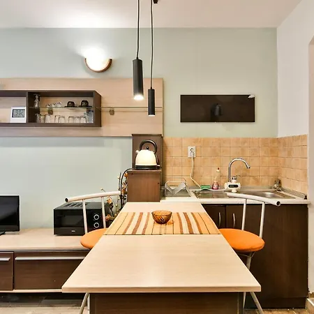 Budget Studio For 2 Nearby Center 바르나