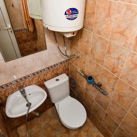 Budget Studio For 2 Nearby Center Apartamento Varna